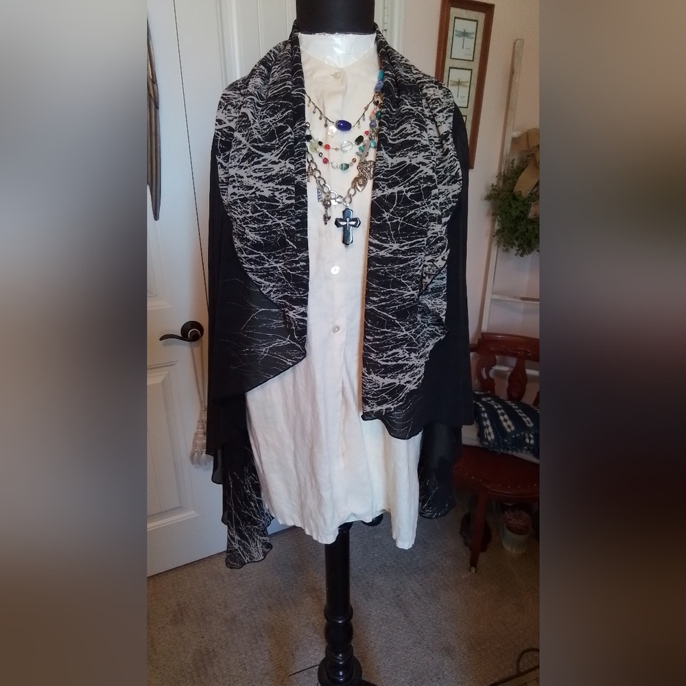 Black and White Patterned Shawl